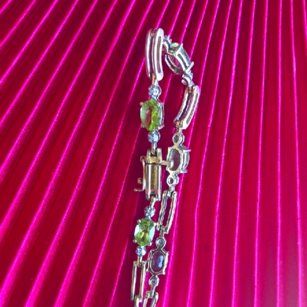 10k Yellow Gold, Diamond, Peridot Women's Tennis Bracelet 7" - Picture 9 of 11